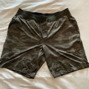 Mens XXL green camo Lululemon shorts (linerless)